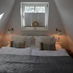 Morderne 3-zimmerwohnung In Einer Hausscheibe Unter Reet Westerland