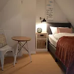 Morderne 3-zimmerwohnung In Einer Hausscheibe Unter Reet Lägenhet