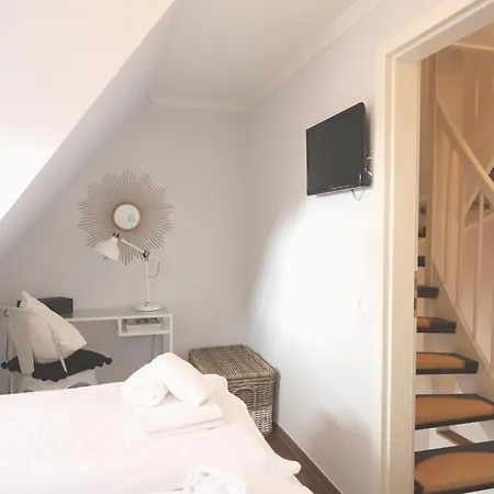 Morderne 3-zimmerwohnung In Einer Hausscheibe Unter Reet * Westerland