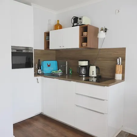 Morderne 3-zimmerwohnung In Einer Hausscheibe Unter Reet Apartmán