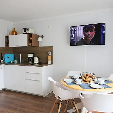 Apartmán Morderne 3-zimmerwohnung In Einer Hausscheibe Unter Reet *