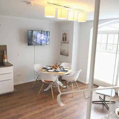 Morderne 3-zimmerwohnung In Einer Hausscheibe Unter Reet Apartmán *