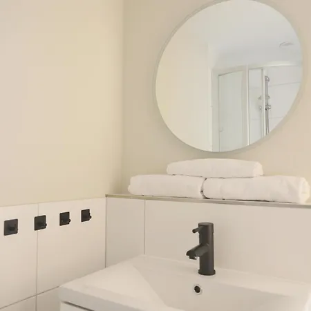 Morderne 3-zimmerwohnung In Einer Hausscheibe Unter Reet Apartmán *