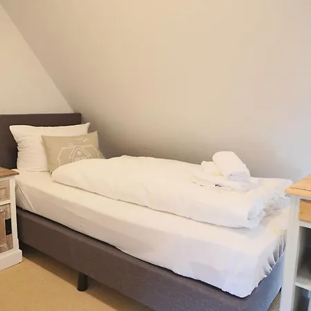 Apartmán Morderne 3-zimmerwohnung In Einer Hausscheibe Unter Reet *