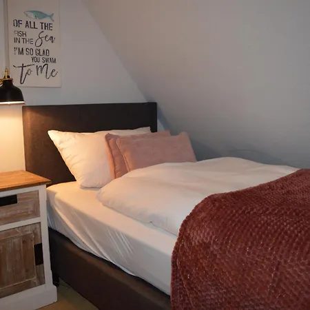 Morderne 3-zimmerwohnung In Einer Hausscheibe Unter Reet Appartement *