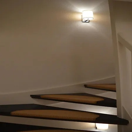 Morderne 3-zimmerwohnung In Einer Hausscheibe Unter Reet Westerland