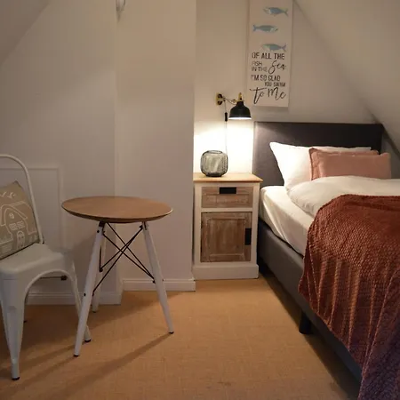 Morderne 3-zimmerwohnung In Einer Hausscheibe Unter Reet Appartement