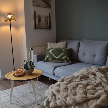 Morderne 3-zimmerwohnung In Einer Hausscheibe Unter Reet Appartement *